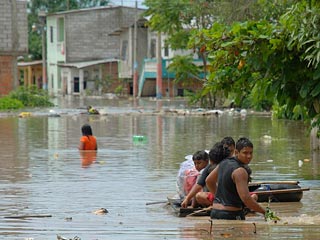 Президент Эквадора Рафаэль Корреа объявил чрезвычайное положение на всей территории страны в связи с наводнениями