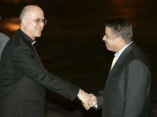 Высокопоставленного представителя Святого Престола встретил в гаванском международном аэропорту кубинский министр иностранных дел Фелипе Перес Роке