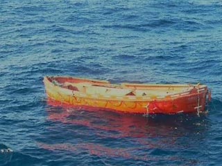 Японская береговая охрана нашла безлюдный спасательный бот с пропавшего теплохода "Капитан Усков"