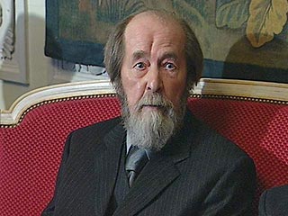 Нобелевский лауреат Александр Солженицын попросил сербов "не оставлять своих земель"