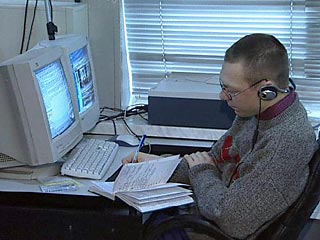 Во Владимирской области инвалидов и малоимущих обучают азам пользования компьютером
