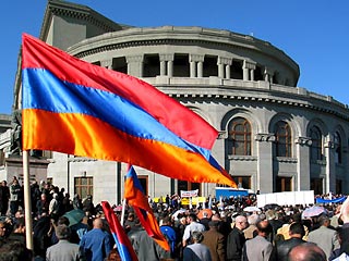 Армянская оппозиция, недовольная итогами выборов, начинает сидячую акцию протеста