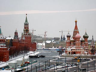 В День защитника Отечества в Москве разразилась первая в этом году гроза, что является достаточно редким явлением для зимнего сезона, а также зафиксировано рекордно низкое атмосферное давление