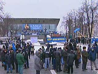 Сторонники ЛДПР проводят в субботу митинг на Пушкинской площади в центре Москвы. Как передает "Интерфакс", по данным сотрудников правоохранительных органов, акция санкционирован московскими властями