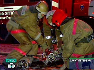 В Кировском районе Санкт-Петербурга, при пожаре в жилом доме на улице Стойкости в ночь на воскресенье пострадали шесть человек