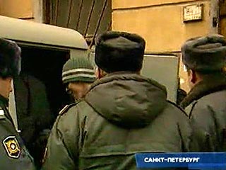 На юге Петербурга задержаны двое активистов оппозиционной коалиции "Другая Россия", раздававшие газеты с информацией о запланированном на 3 марта "Марше несогласных"