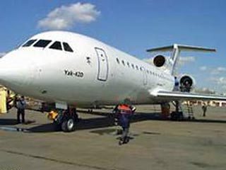 В уфимском аэропорту самолет ЯК-42 с пассажирами выкатился за взлетно-посадочную полосу
