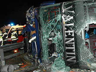 Дорожно-транспортное происшествие с участием туристического автобуса произошло в ночь на понедельник в Австрии