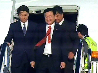 Бывший премьер-министр Таиланда Таксин Чинават, отстраненный 17 месяцев назад от власти в ходе военного переворота, вернулся рейсом тайской авиакомпании из Гонконга на родину
