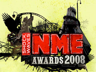 Arctic Monkeys выиграла три награды на церемонии музыкального журнала NME Awards, включая победу в категории "лучшая британская группа"