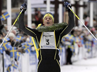 Норвежец Йорген Аукланд стал победителем самой протяженной лыжной гонки в мире - 90-километровой гонки Васалоппет между шведскими городами Сален и Мора