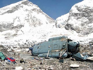 Одиннадцать человек, в том числе три гражданина России, погибли в результате крушения вертолета миссии ООН в Непале