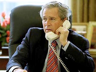 Джордж Буш "хорошо поговорил" с Медведевым по телефону