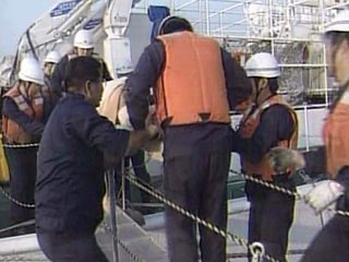 Спасателям пока удалось обнаружить только шестерых из девяти членов судовой команды утонувшего сухогруза