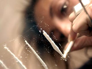 Авторы ежегодного доклада агентства ООН по контролю за наркотиками обвинили "звездную культуру" в популяризации употребления кокаина, а полицейских в том, что они предпочитают закрывать глаза на употребление этого наркотика богатыми и знаменитым