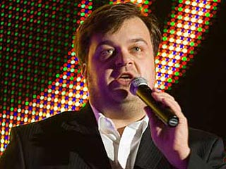 Известный спортивный комментатор Василий Уткин принял предложение стать ведущим утреннего шоу на радио "Маяк" вместе со Сергеем Стиллавиным