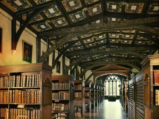 Сокровища Бодлеанской библиотеки в Оксфорде, к которым раньше могли прикоснуться лишь ученые, стали доступны всем желающим, благодаря благотворительной помощи