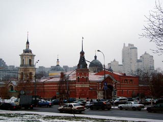 Алексий II занял сторону Покровского монастыря столицы в споре о принадлежности территории Таганского парка, где находится монастырский некрополь