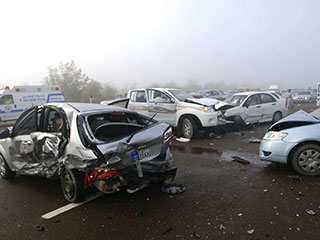 Крупнейшая за всю историю Объединенных Арабских Эмиратов (ОАЭ) автомобильная катастрофа произошла во вторник утром из-за тумана на шоссе Абу-Даби - Дубай, в результате чего погибли не менее шести человек и повреждены более 100 автомобилей