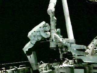 Астронавты шаттла Endeavour начали выход в открытый космос