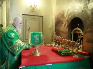 Патриарх в Даниловом монастыре молился об упокоении души митрополита Лавра