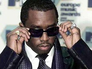 Газета The Los Angeles Times связала двух бывших партнеров рэп-исполнителя, продюсера и бизнесмена Шон Diddy Комбса с нападением в 1994 году на известного рэппера Тупака Шакура