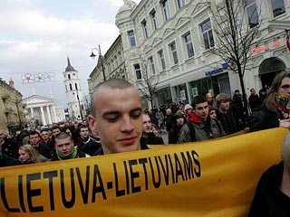 Премьер-министр Литвы Гедиминас Киркилас спустя неделю осудил шествие неонацистов по центру Вильнюса в день государственного праздника