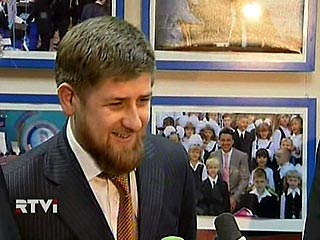 Кадыров распорядился подарить по тысяче долларов каждому ребенку, родившемуся 19 марта 