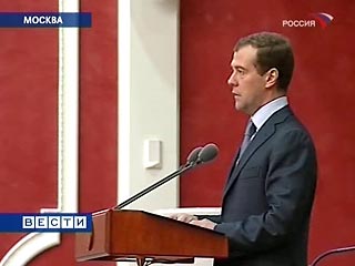 Медведев пообещал строже наказывать судей за нарушения
