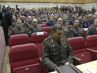Согласно неофициальной информации, поступающей из Минобороны России, видные генералы и офицеры намерены написать или уже подают рапорта на увольнение в запас
