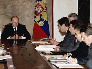 Президент России Владимир Путин распорядился оказать гуманитарную помощь населению сербских анклавов внутри Косово