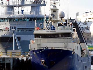 Российское судно "Коралнес" было препровождено ночью кораблем береговой охраны Норвегии в порт города Буде
