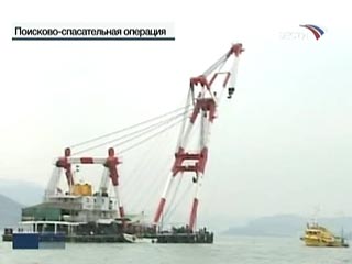 Свыше 40 водолазов участвуют в спасательной операции у берегов Гонконга, где затонуло украинское судно "Нефтегаз-67"