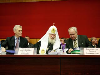 По словам Патриарха, "невозможно представить развитие современной российской школы вне русла традиции православия и религии вообще"