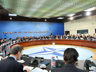 Острый трансатлантический спор вокруг принятия новых членов НАТО негативно скажется на саммите Альянса, который пройдет 2-4 апреля в Бухаресте