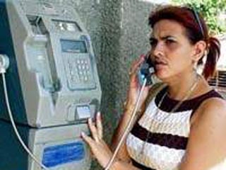 Кубинцам впервые разрешат пользоваться мобильными телефонам