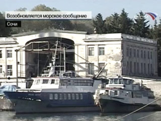 Морское сообщение между Россией и Грузией возобновлено на сутки позднее намеченного срока из-за шторма. После суток ожидания в пятницу из Сочи в порт Батуми отошел теплоход "Михаил Светлов"