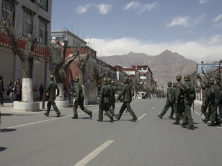 Делегация дипломатов из 15 государств прибыла в Тибет, где две недели назад власти КНР подавили антикитайские манифестации