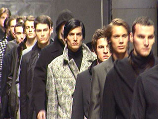 Накануне модельеры продемонстрировали коллекции мужской одежды. На основной площадке РНМ - в Центре международной торговли - шесть дизайнеров показали свои представления об образе "модного" мужчины