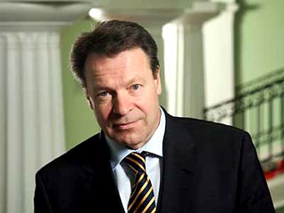 Илкка Канерва, был уволен с поста министра иностранных дел Финляндии после опубликования скандальных сообщений