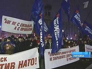 В столице Украины проходит антинатовский Крестный ход