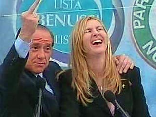Итальянская порнозвезда и ярая соратница Берлускони подалась в политику: она затевает порнореформу