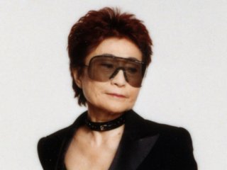 Вдова участника группы "Битлз" Джона Леннона Йоко Оно высказалась в поддержку бывшей модели Хизер Миллз, недавно прошедшей через длительный и трудный бракоразводный процесс с экс-"битлом" Полом Маккартни
