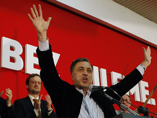 На состоявшихся в воскресенье президентских выборах в Черногории победу одержал Филип Вуянович