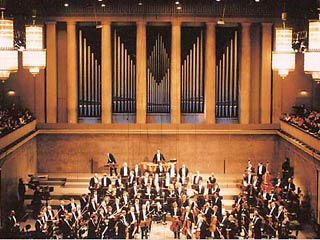 Как сообщили в Симфоническом оркестре Баварского радио, им пришлось отказаться от мировой премьеры произведения шведско-израильского композитора Дрора Фейлера Halat Hisar