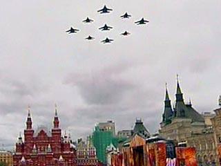 Россия 9 мая проведет на Красной площади свой первый с советских времен парад ракет, танков и военнослужащих на фоне глубокого кризиса, который переживают вооруженные силы страны, несмотря на поток средств, хлынувших из энергетического сектора в последние