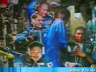 Пока космонавты будут заниматься филателией, космонавтка из Южной Кореи Ли Со Ен будет смотреть с борта МКС на молнии в верхних слоях атмосферы