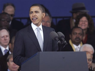 Отвечая на вопросы из зала на ежегодном обеде агентства Associated Press в Вашингтоне, кандидат в президенты США Барак Обама узнал, что глава "Аль-Каиды" приходится ему почти тезкой