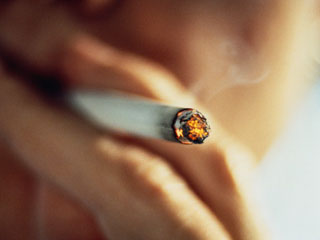Для продвижения по карьерной лестнице служащие компании теперь должны будут отказаться от сигарет навсегда