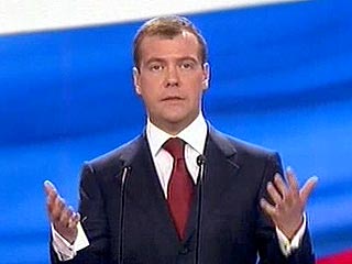 Избранный президент России Дмитрий Медведев вместе с тысячами россиян оказался поклонником древнего индийского искусства йоги